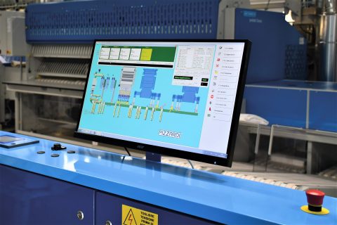 La stiratura industriale della biancheria